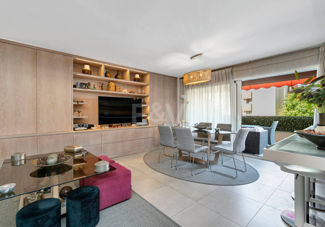 Appartement spacieux bord de mer avec emplacement central privilégié