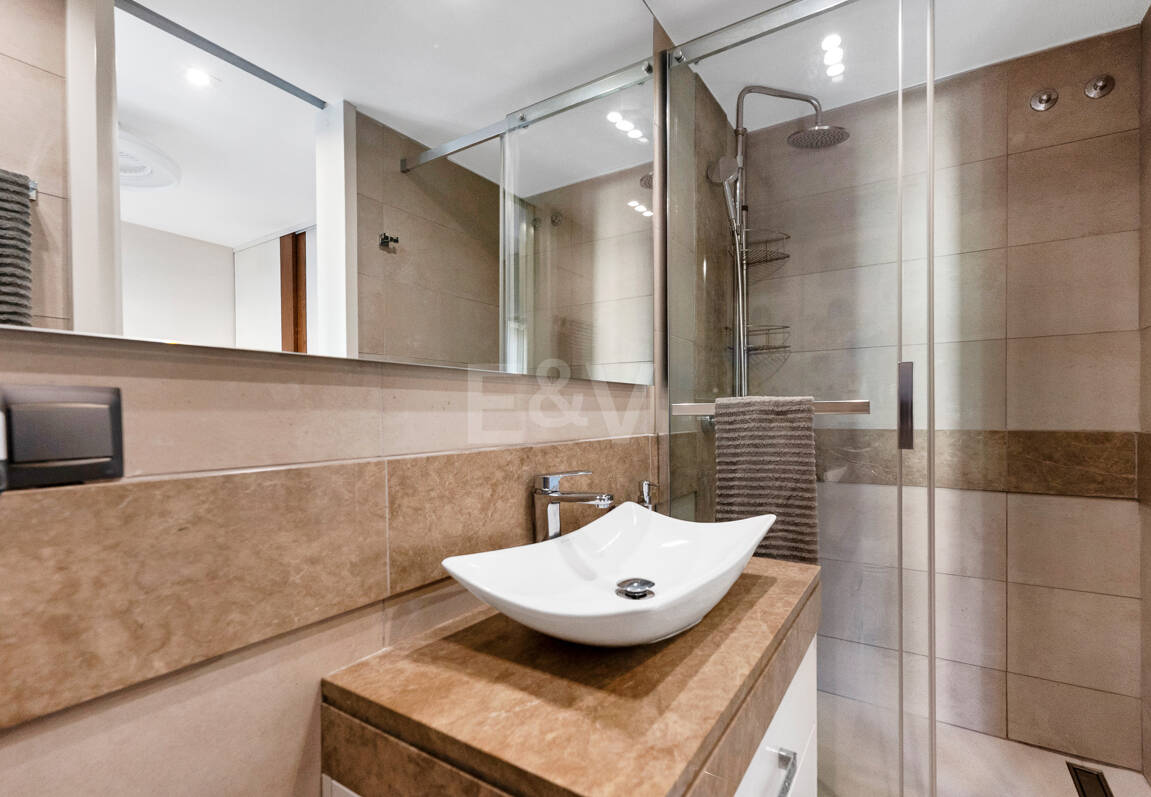 Beachside Przestronny Apartament z Uprzywilejowanym Central Lokalizacja