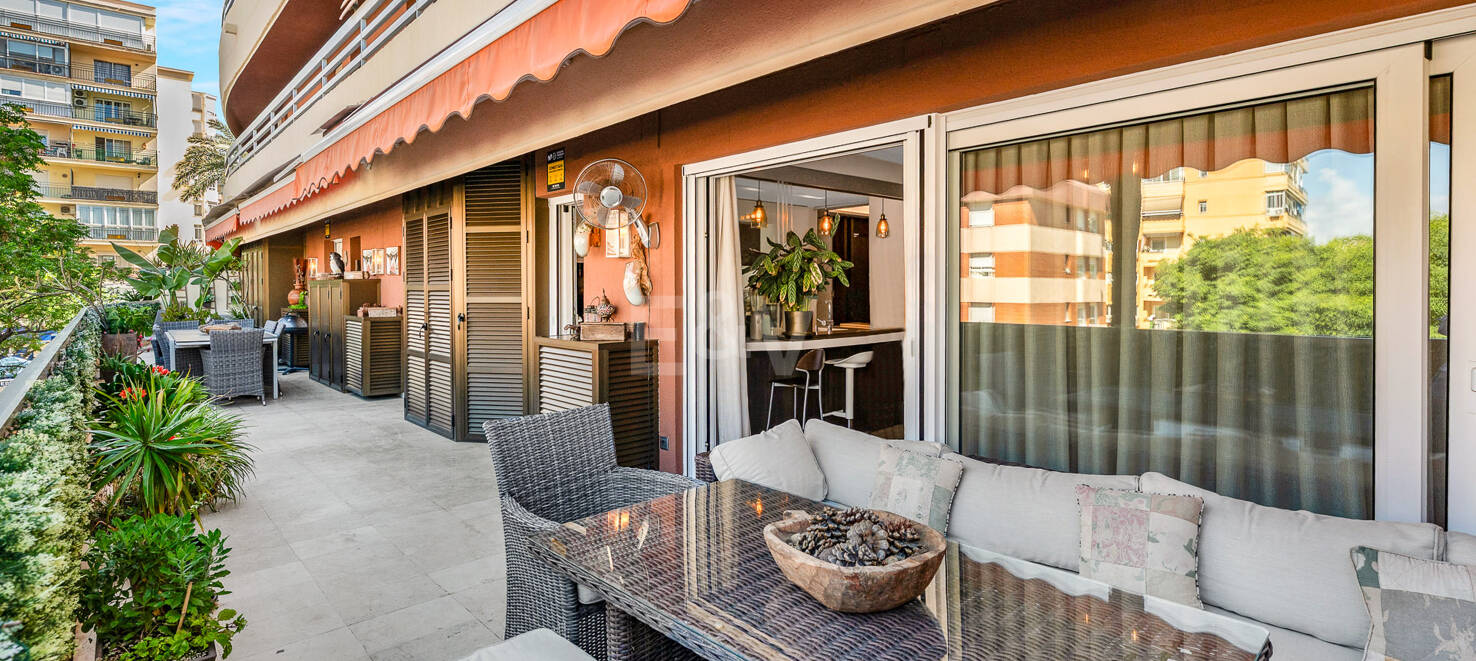 Beachside Spacious Apartment with Privileged Central Location