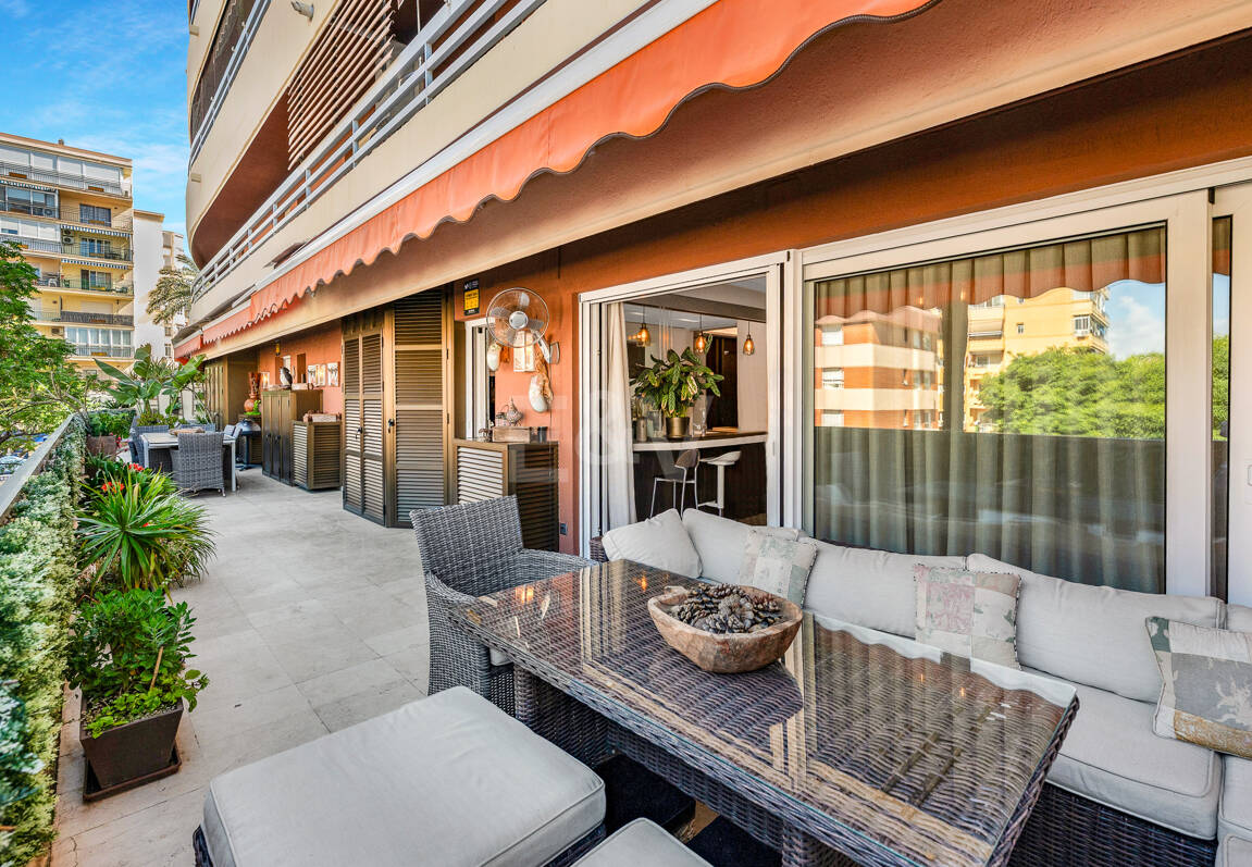 Beachside Przestronny Apartament z Uprzywilejowanym Central Lokalizacja