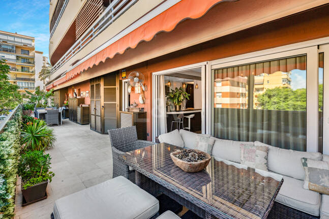 Beachside Przestronny Apartament z Uprzywilejowanym Central Lokalizacja