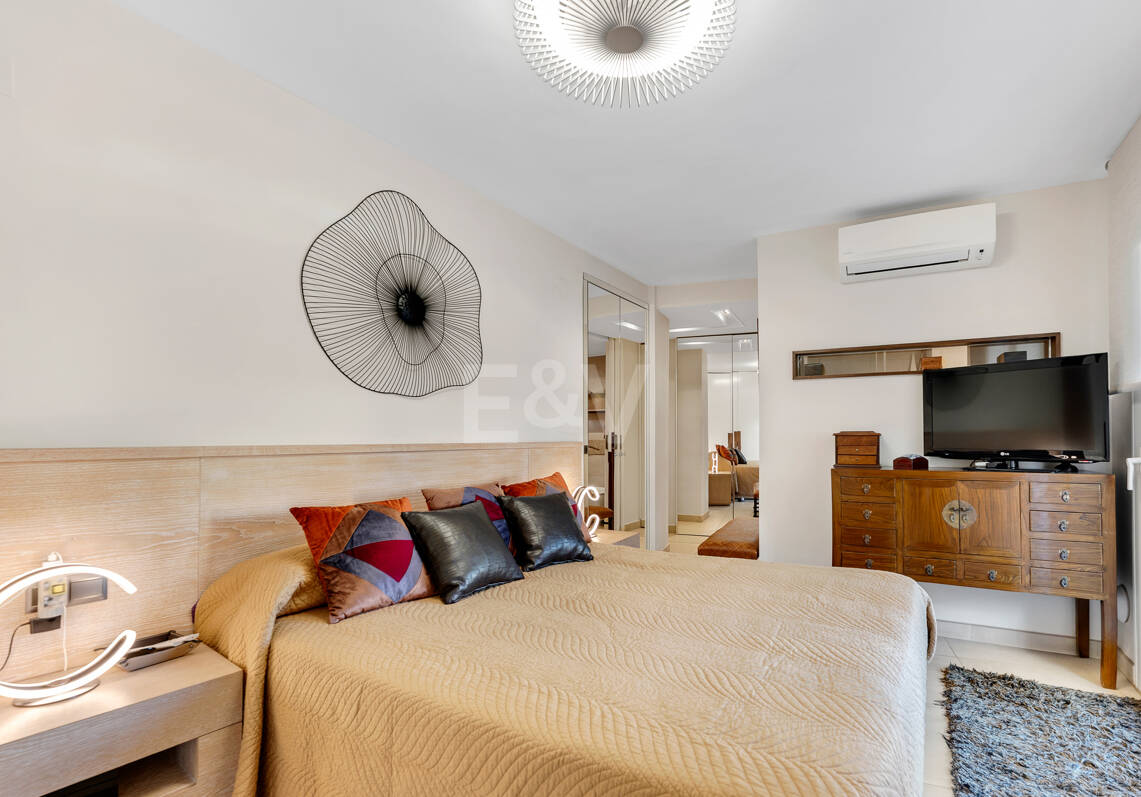 Appartement spacieux bord de mer avec emplacement central privilégié
