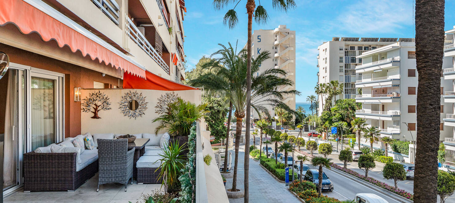 Beachside Spacious Apartment with Privileged Central Location