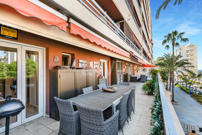 Beachside Przestronny Apartament z Uprzywilejowanym Central Lokalizacja