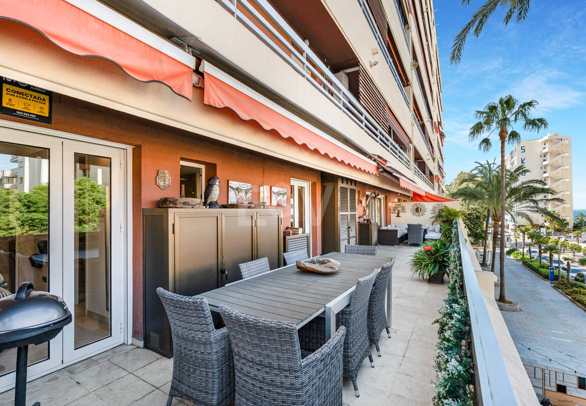 Beachside Przestronny Apartament z Uprzywilejowanym Central Lokalizacja