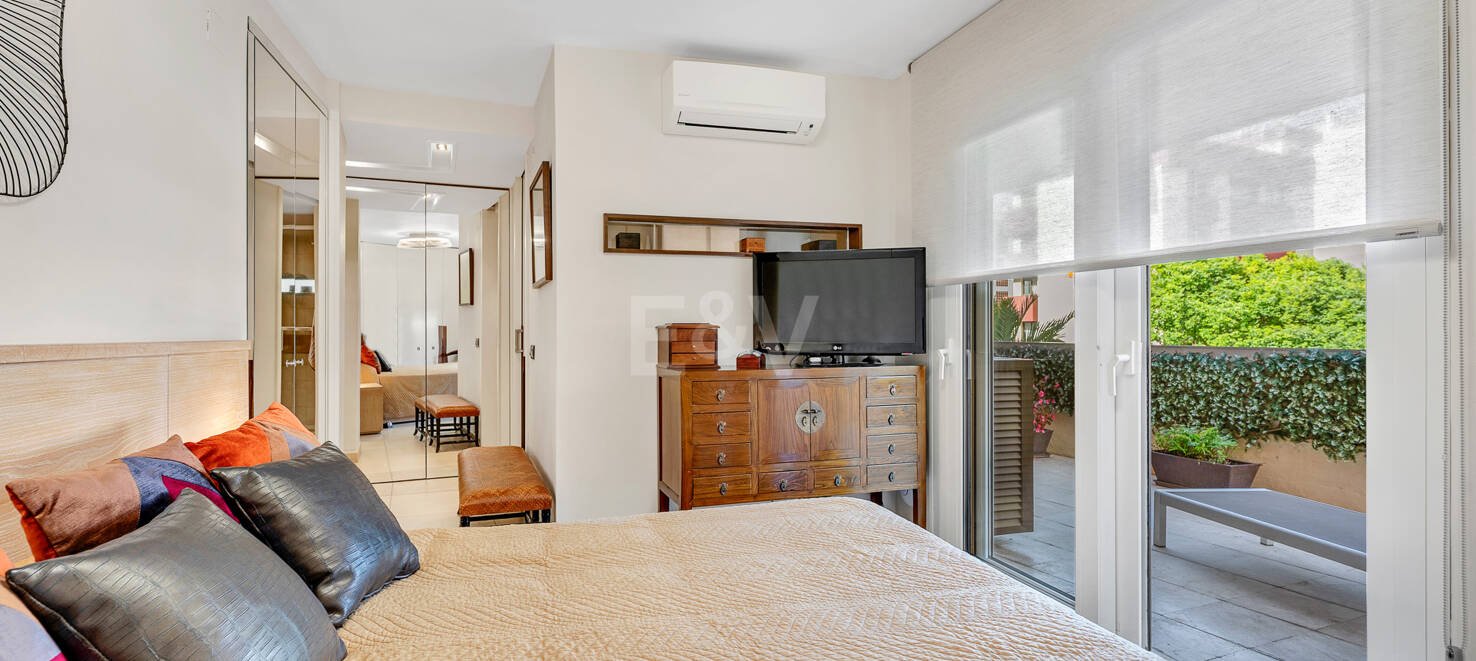 Beachside Spacious Apartment with Privileged Central Location