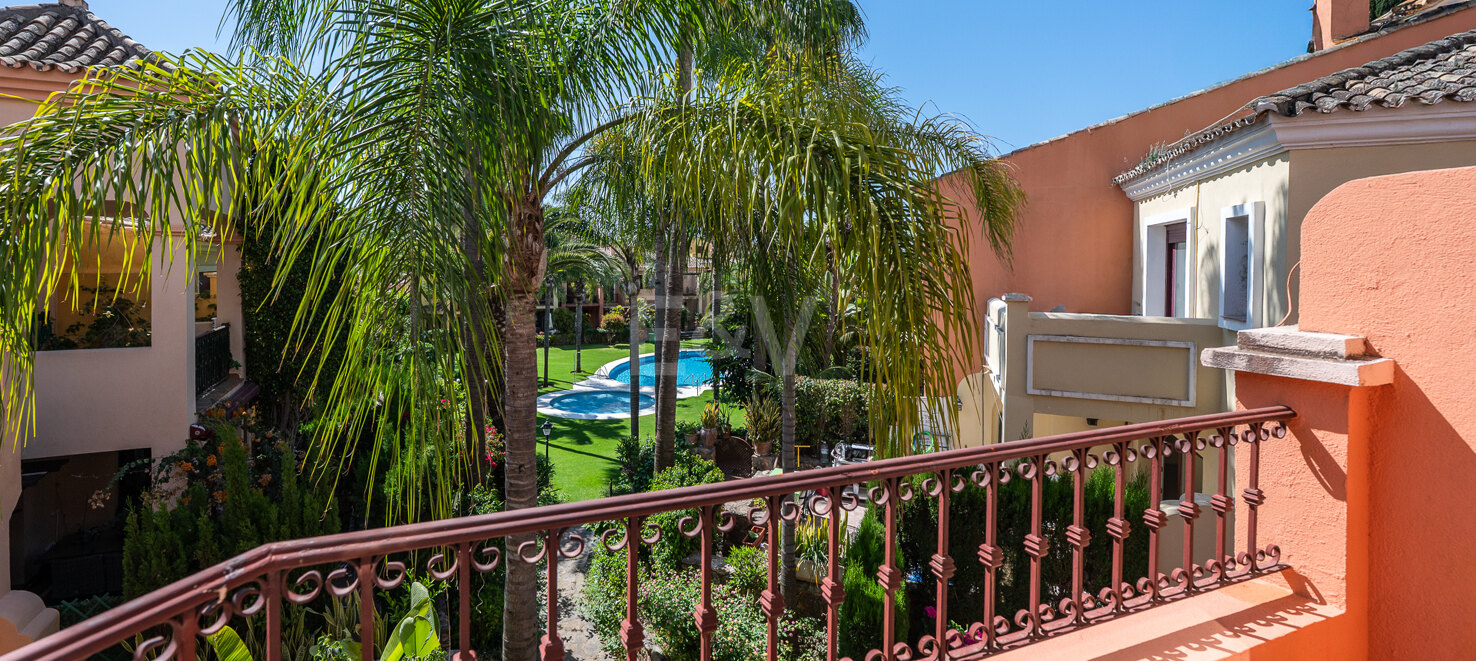 Elegant Semi-Detached Villa i Jardines de las Lomas - Golden Mile Living med panoramautsikt