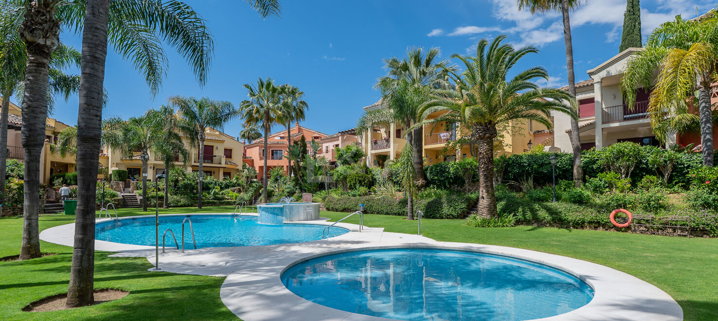 Elegant Semi-Detached Villa i Jardines de las Lomas - Golden Mile Living med panoramautsikt