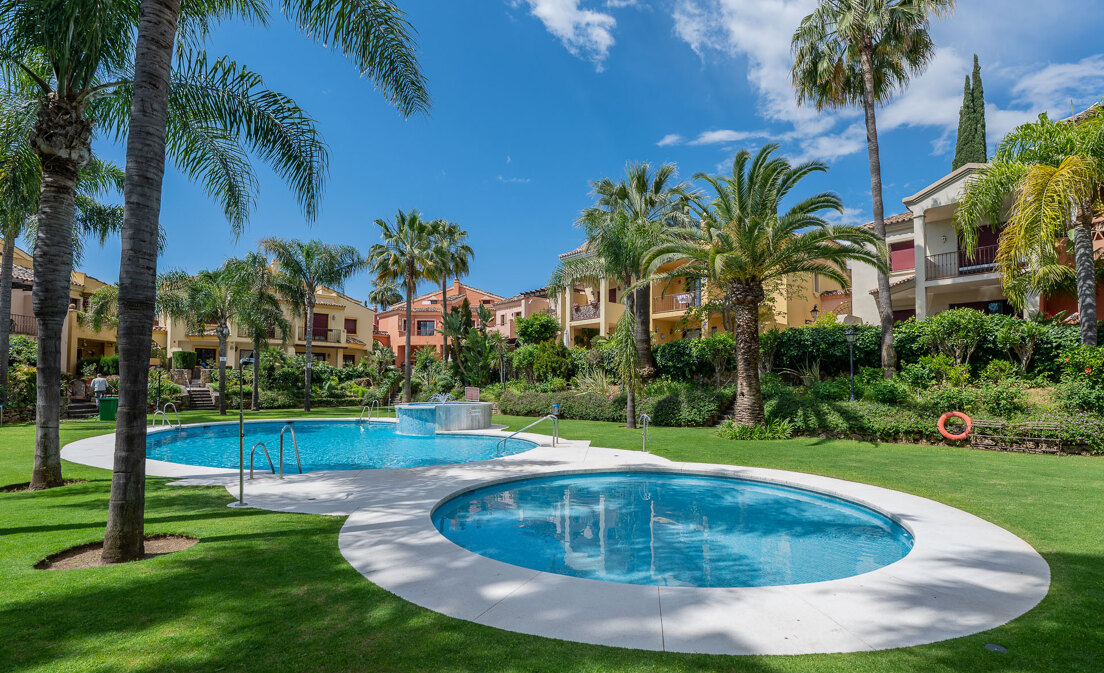 Elegant Semi-Detached Villa i Jardines de las Lomas - Golden Mile Living med panoramautsikt