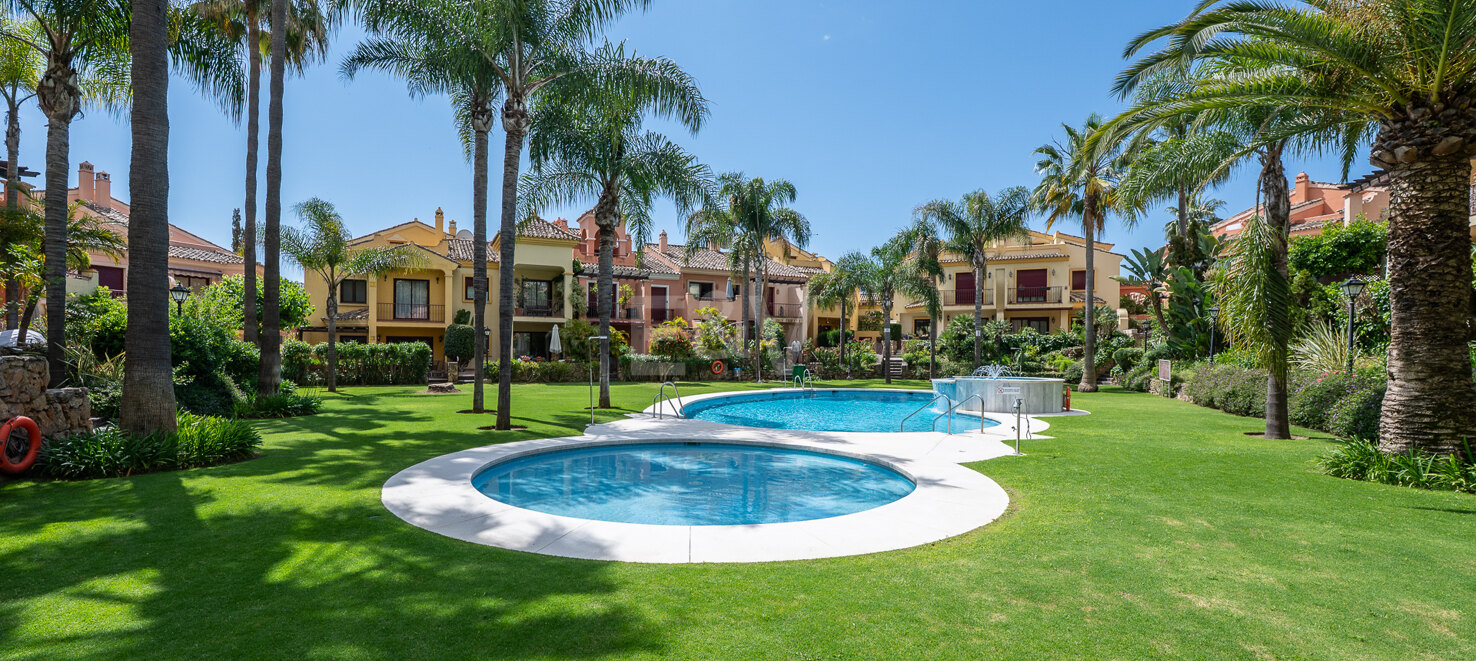 Elegant Semi-Detached Villa i Jardines de las Lomas - Golden Mile Living med panoramautsikt