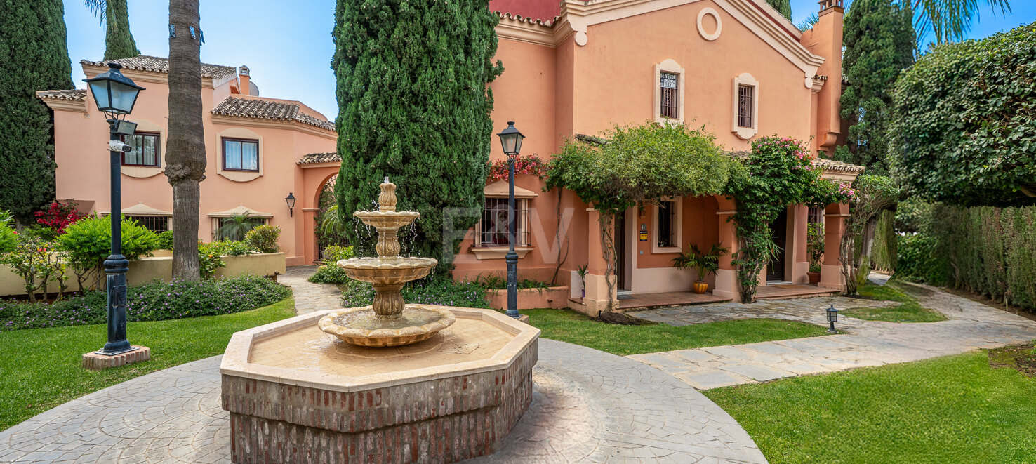 Elegant Semi-Detached Villa i Jardines de las Lomas - Golden Mile Living med panoramautsikt