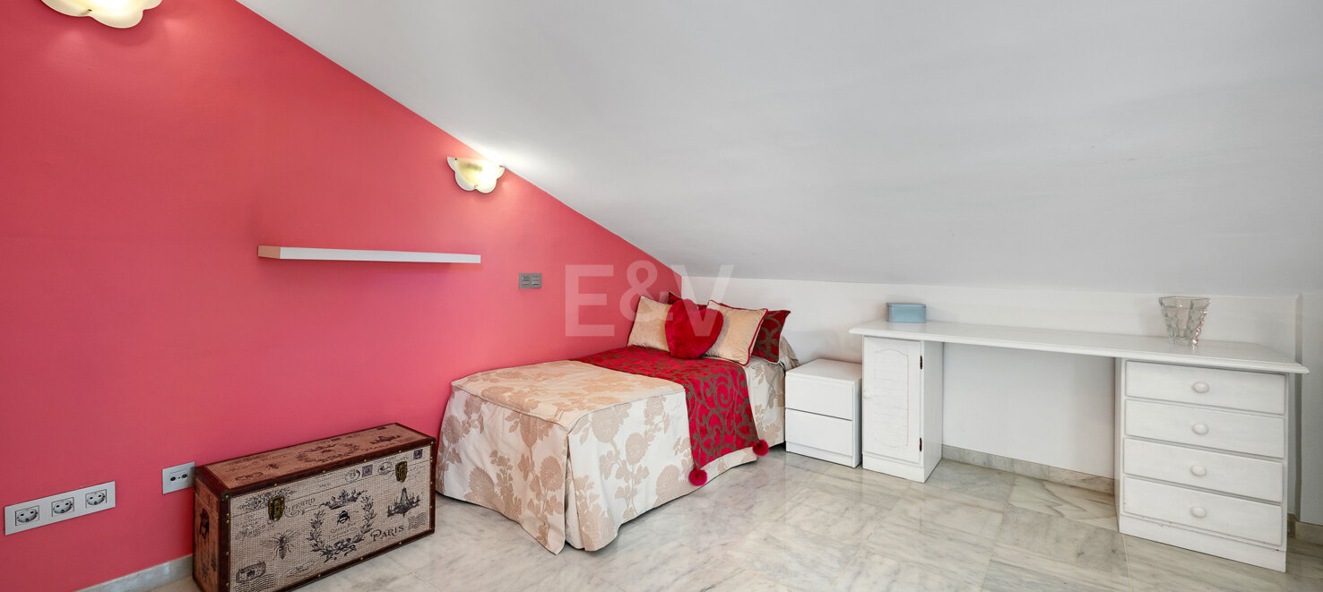 Elegant Semi-Detached Villa i Jardines de las Lomas - Golden Mile Living med panoramautsikt