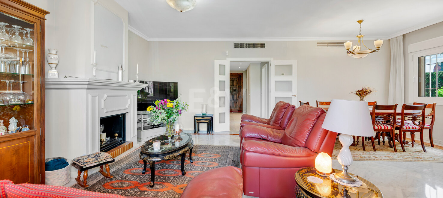 Elegant Semi-Detached Villa i Jardines de las Lomas - Golden Mile Living med panoramautsikt