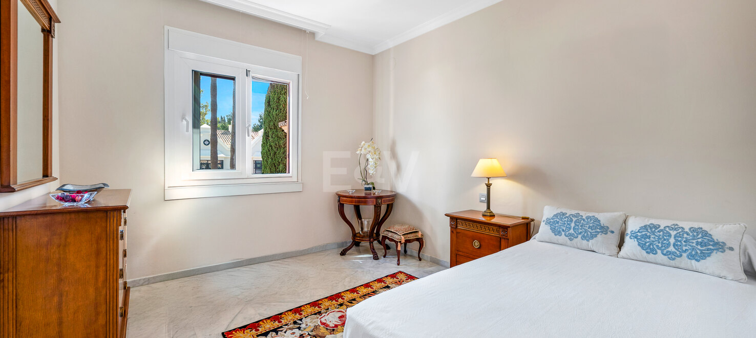 Elegant Semi-Detached Villa i Jardines de las Lomas - Golden Mile Living med panoramautsikt