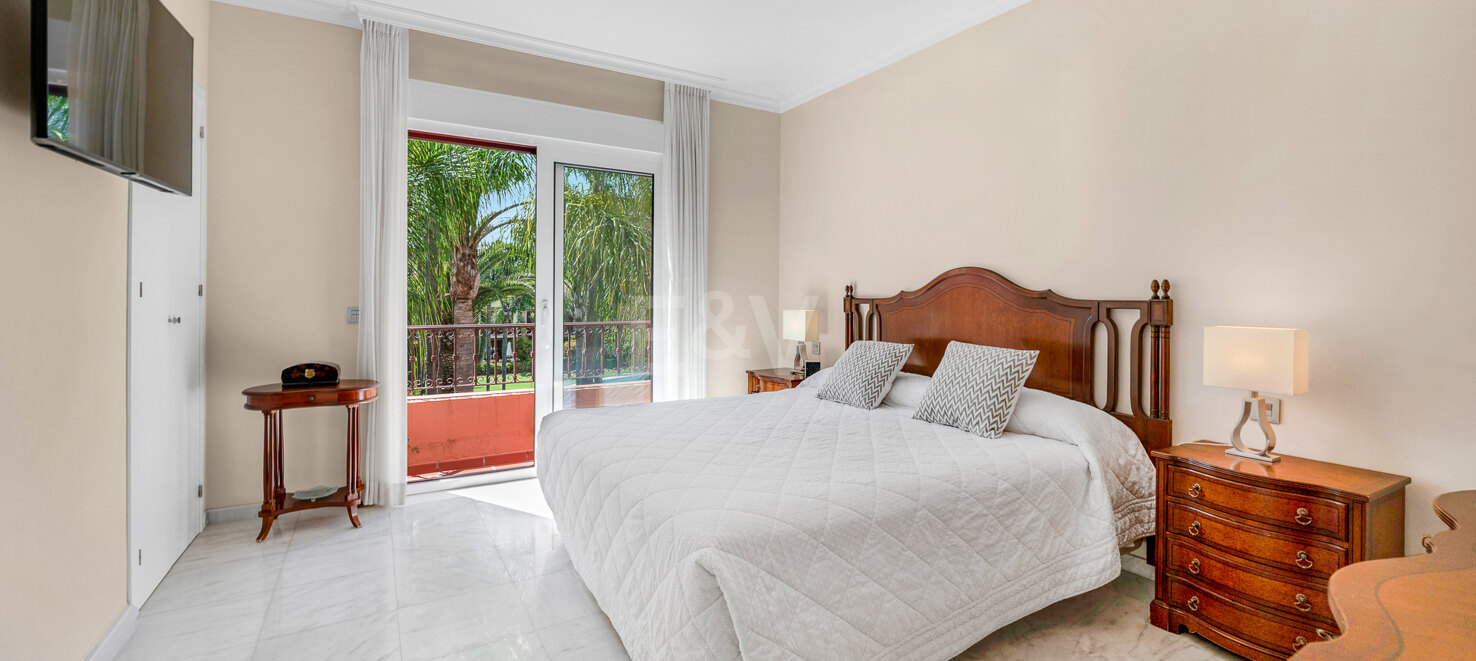 Elegant Semi-Detached Villa i Jardines de las Lomas - Golden Mile Living med panoramautsikt