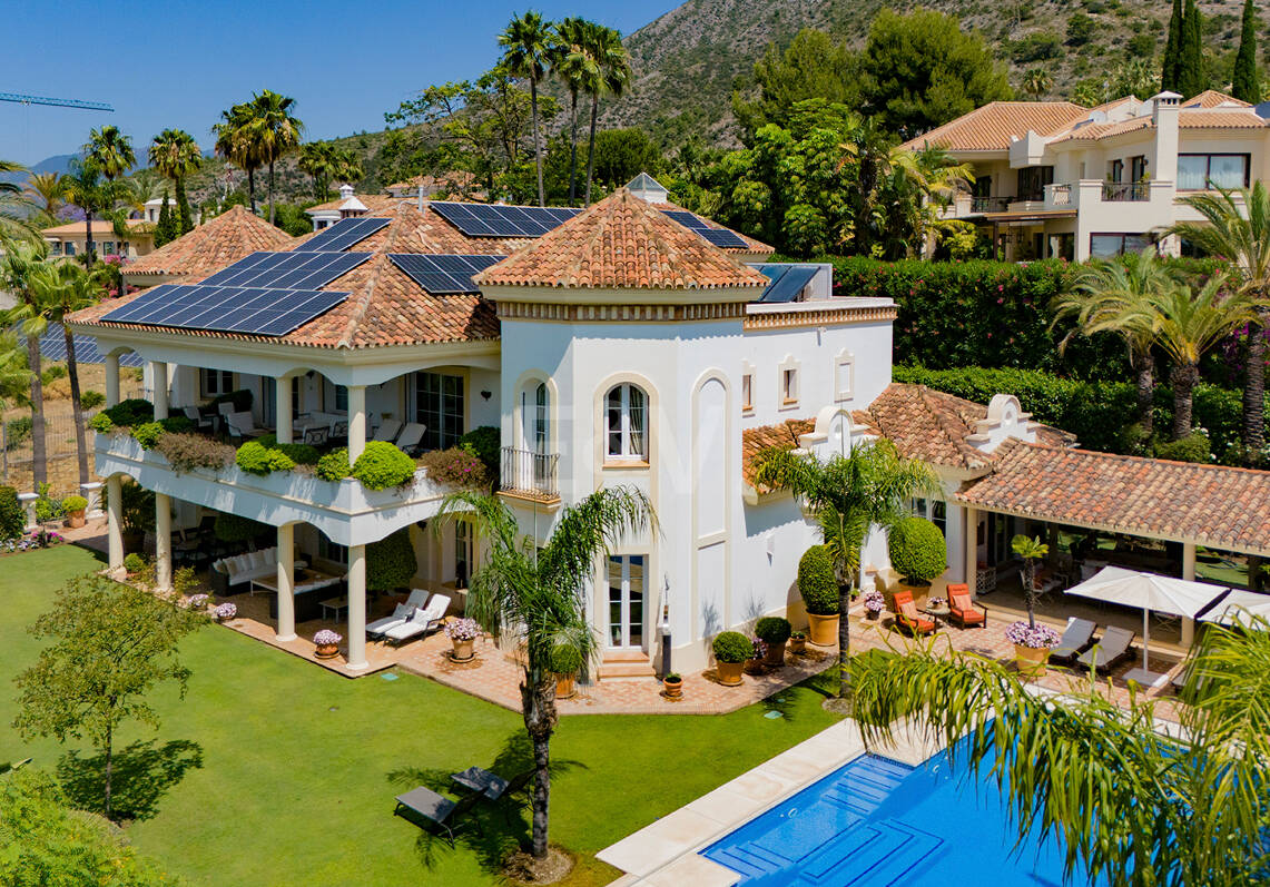 Élégante Villa classique avec vue panoramique sur la mer en Sierra Blanca