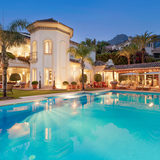 Elegant Classic Villa with Panoramic Sea Views in Sierra Blanca
