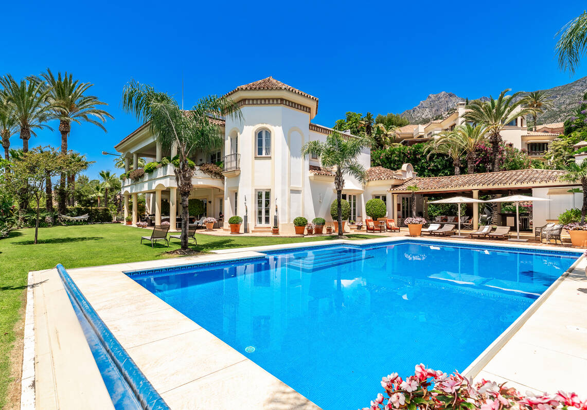 Élégante Villa classique avec vue panoramique sur la mer en Sierra Blanca