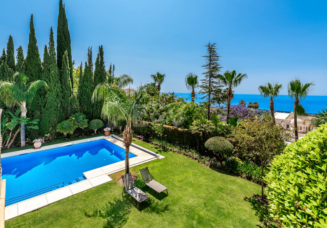 Élégante Villa classique avec vue panoramique sur la mer en Sierra Blanca
