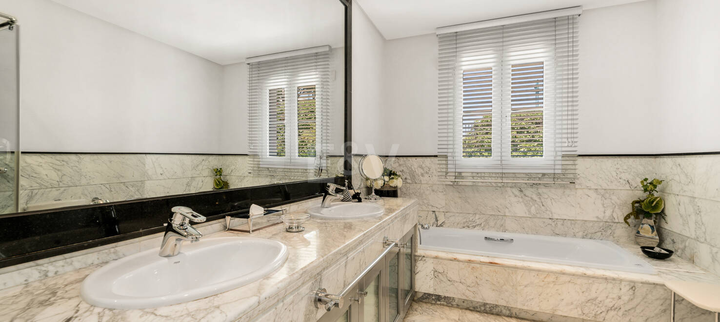 Elegant Classic Villa med panoramautsikt över havet i Sierra Blanca