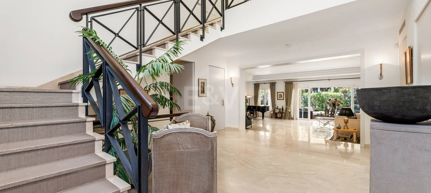 Elegant Classic Villa med panoramautsikt över havet i Sierra Blanca