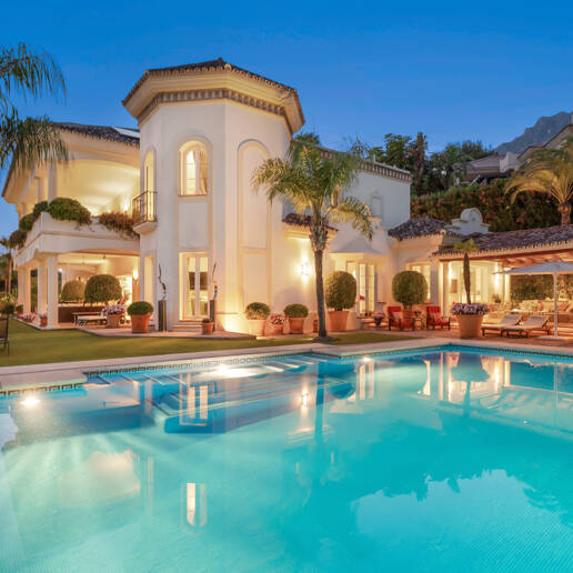 Elegant Classic Villa with Panoramic Sea Views in Sierra Blanca