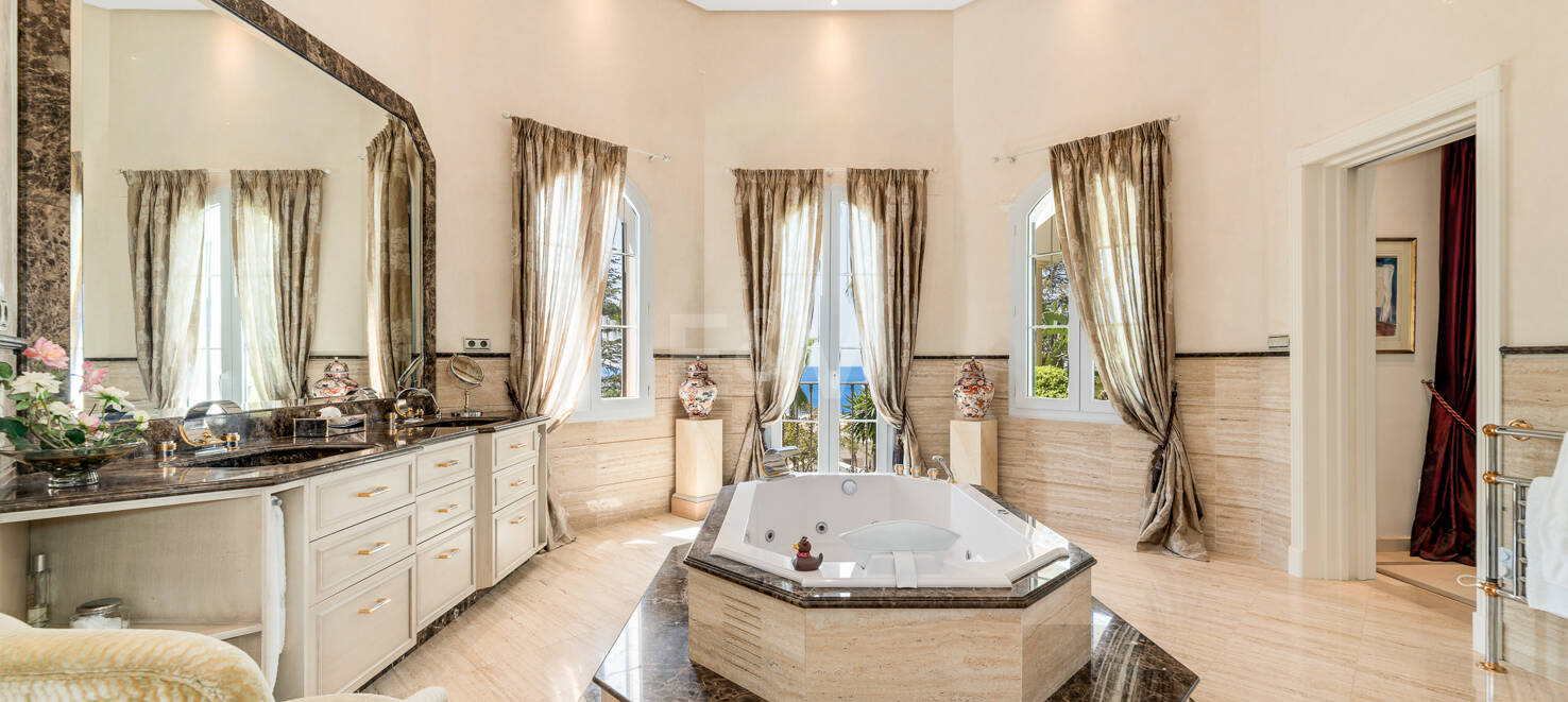 Elegant Classic Villa med panoramautsikt över havet i Sierra Blanca