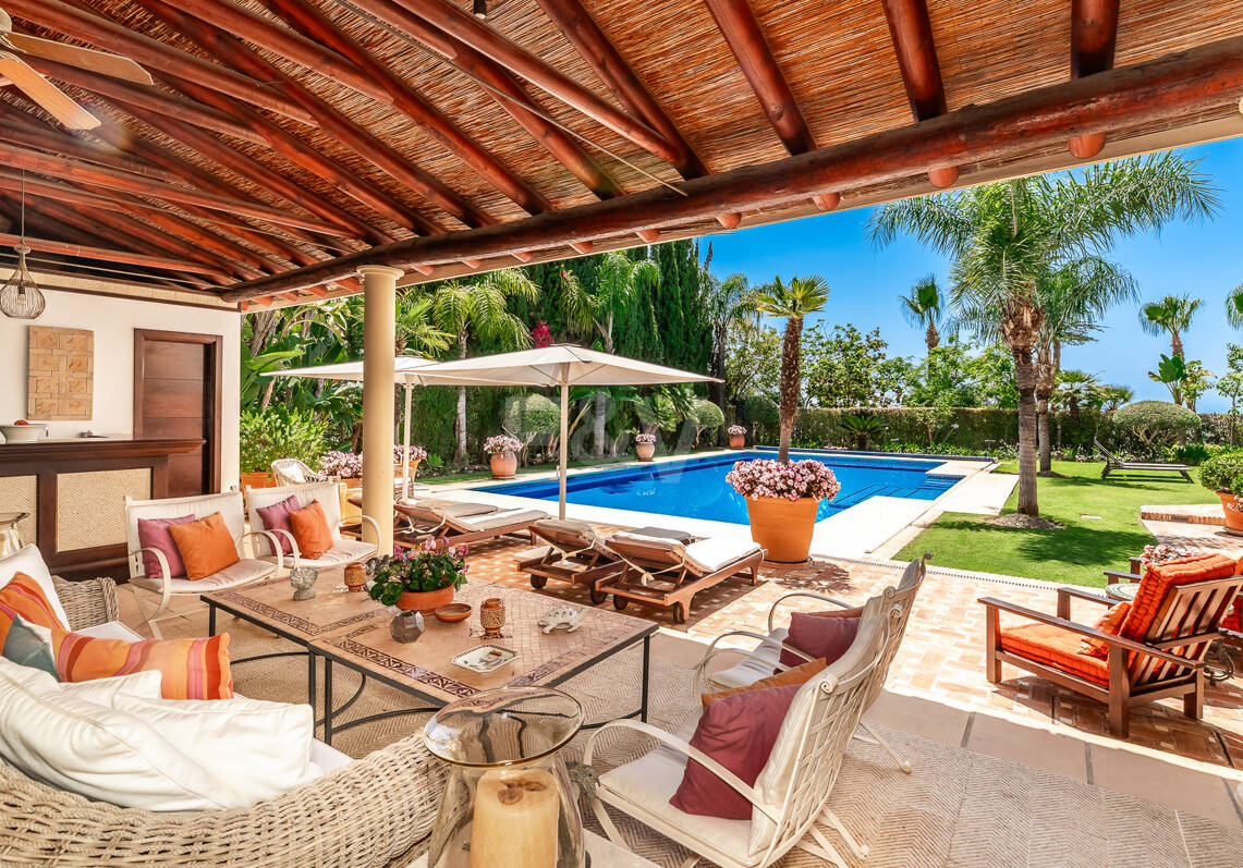 Élégante Villa classique avec vue panoramique sur la mer en Sierra Blanca