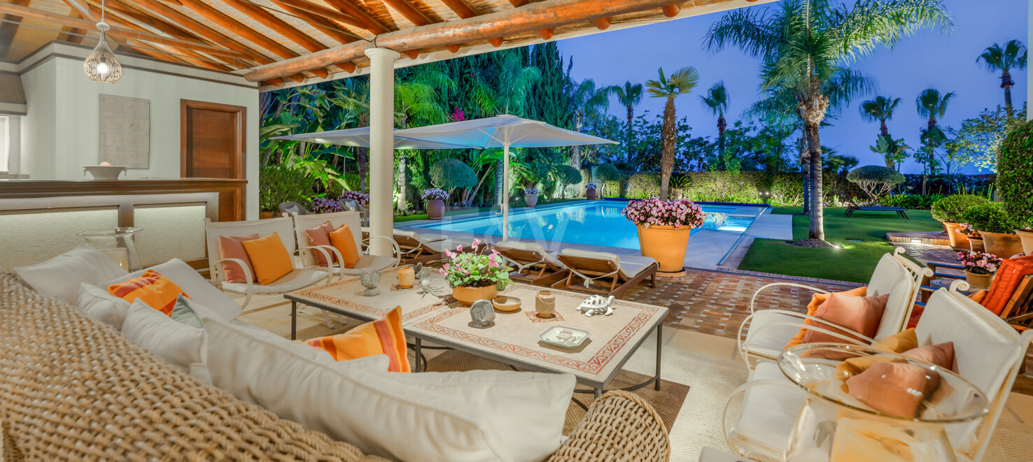 Elegant Classic Villa with Panoramic Sea Views in Sierra Blanca
