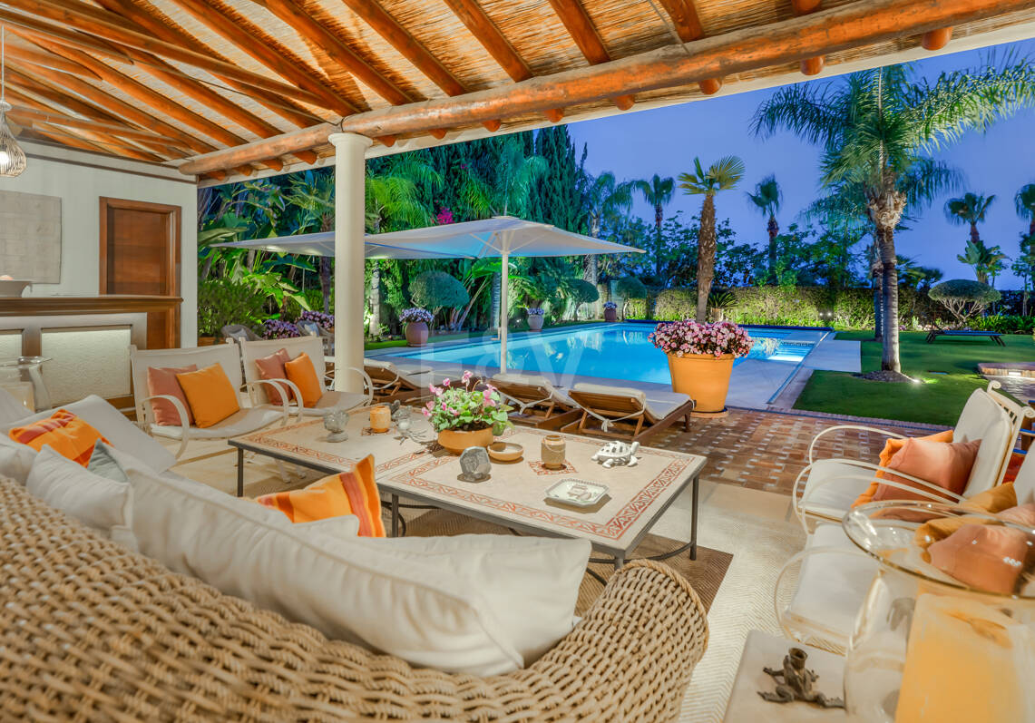 Élégante Villa classique avec vue panoramique sur la mer en Sierra Blanca