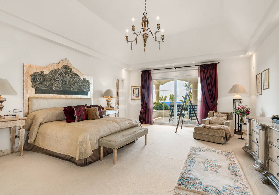 Élégante Villa classique avec vue panoramique sur la mer en Sierra Blanca