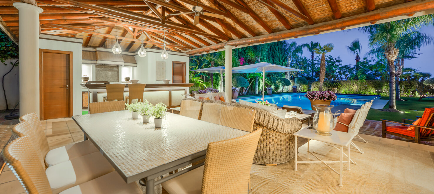 Elegant Classic Villa with Panoramic Sea Views in Sierra Blanca