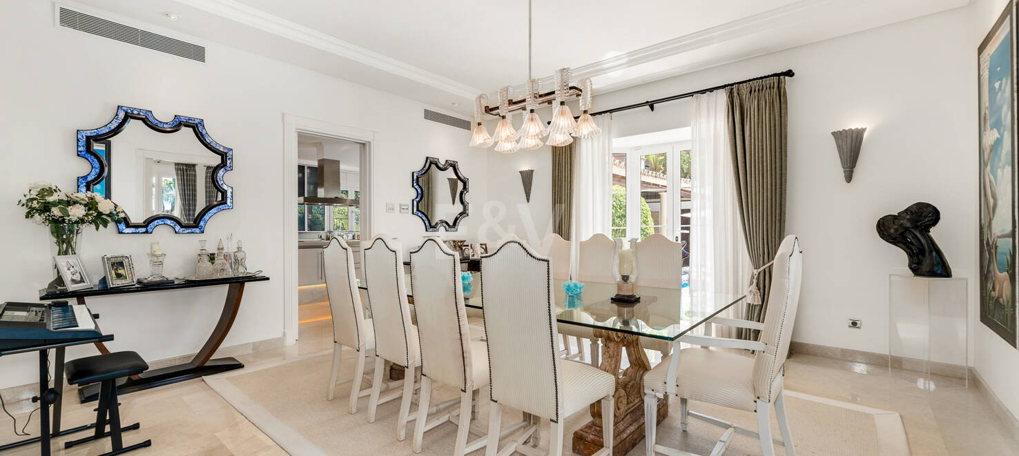 Elegant Classic Villa med panoramautsikt över havet i Sierra Blanca