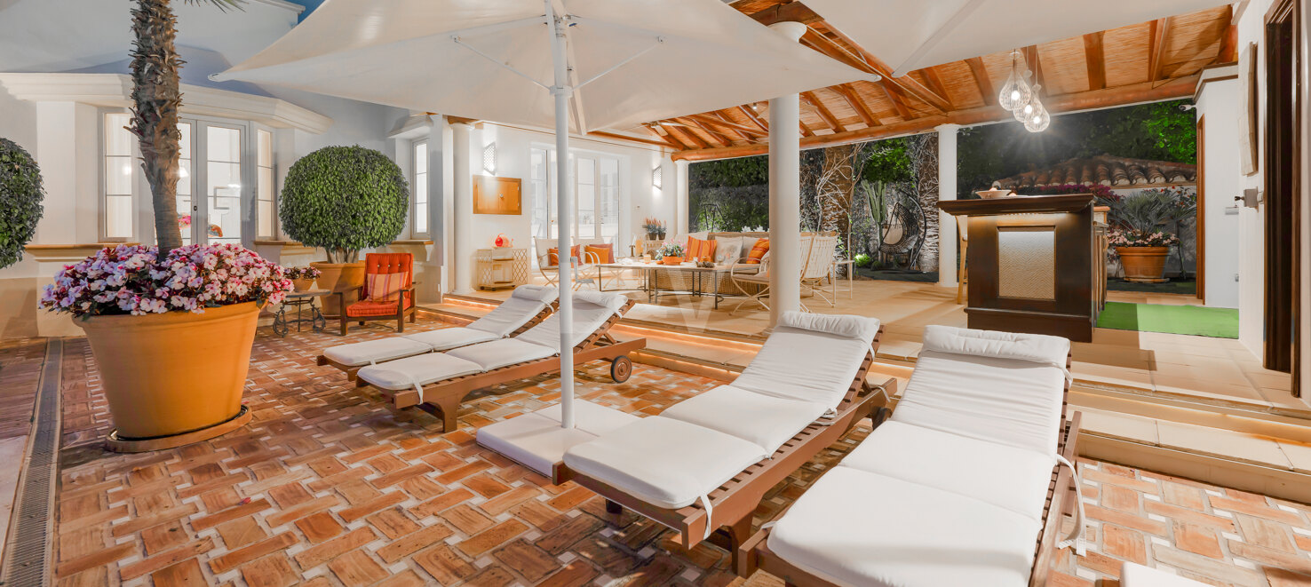 Elegant Classic Villa with Panoramic Sea Views in Sierra Blanca
