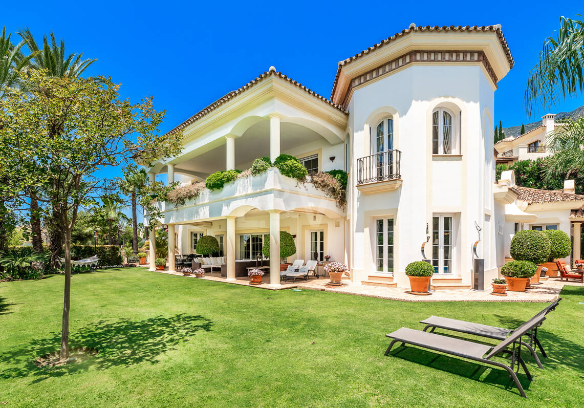 Élégante Villa classique avec vue panoramique sur la mer en Sierra Blanca