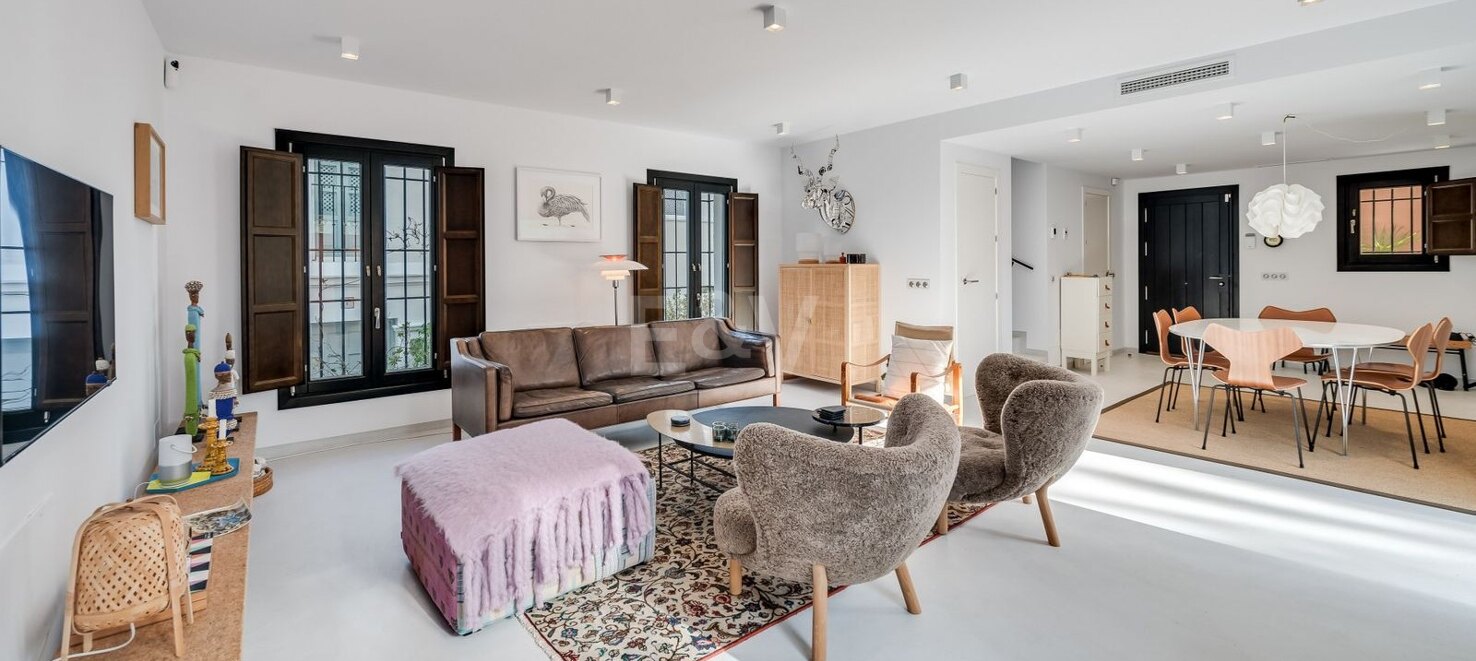 Modernisiertes Stadthaus in Lomas Pueblo mit privater Terrasse