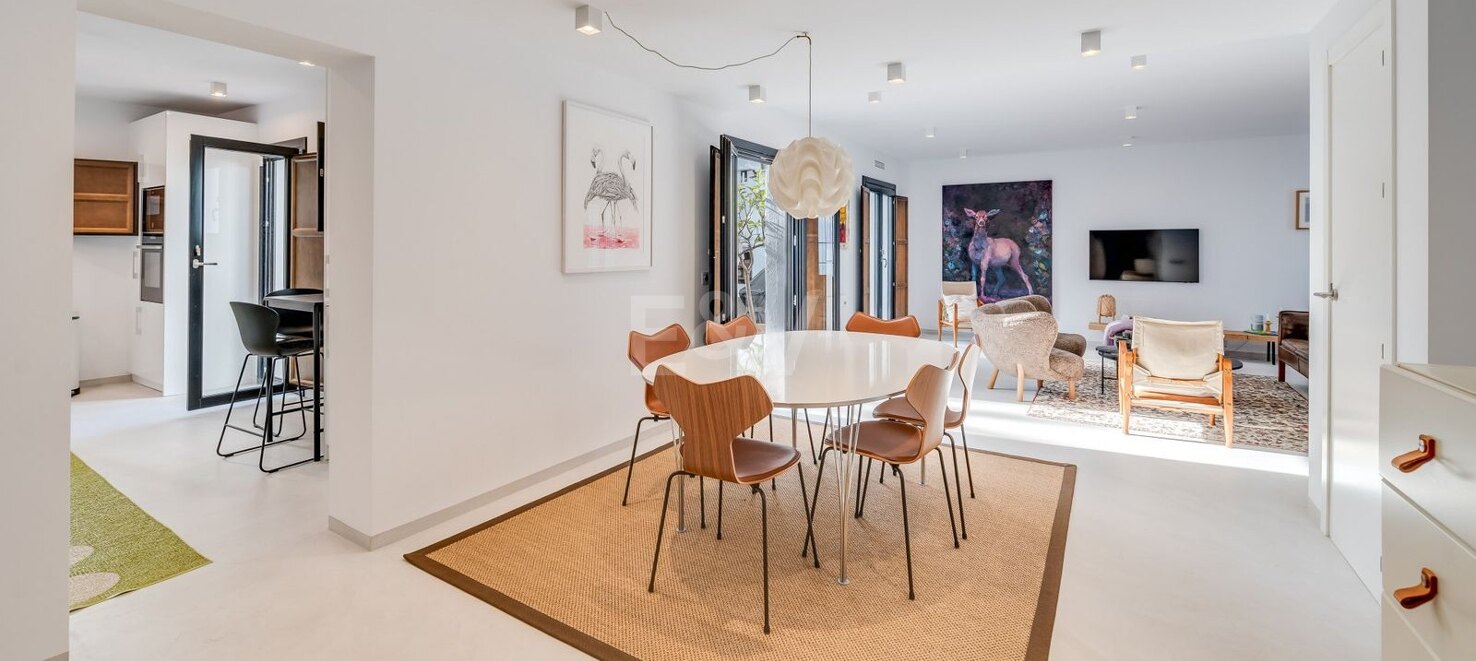 Modernisiertes Stadthaus in Lomas Pueblo mit privater Terrasse