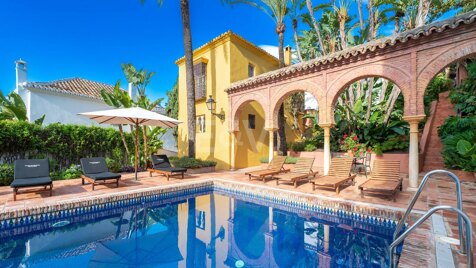 Modernised Townhouse with Private Patio in Lomas Pueblo