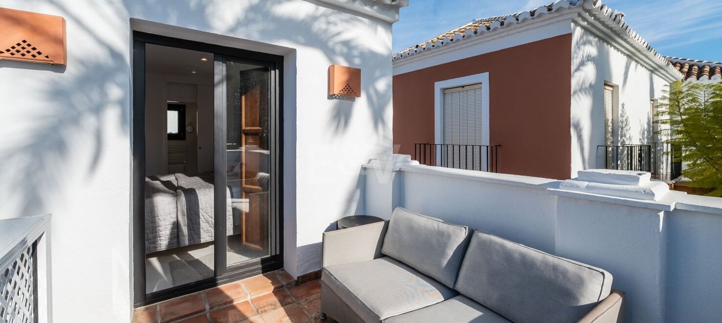 Modernisiertes Stadthaus in Lomas Pueblo mit privater Terrasse