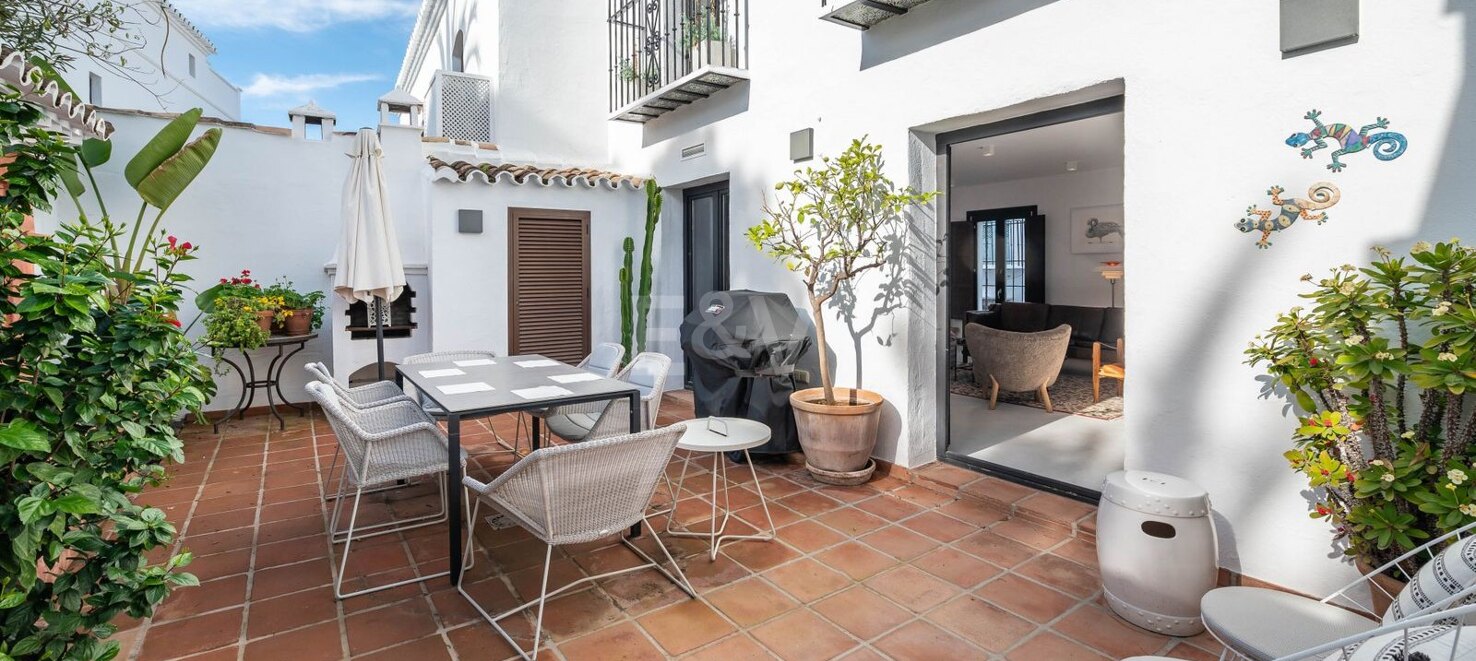 Modernisiertes Stadthaus in Lomas Pueblo mit privater Terrasse
