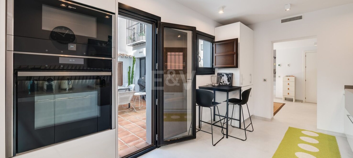 Modernisiertes Stadthaus in Lomas Pueblo mit privater Terrasse