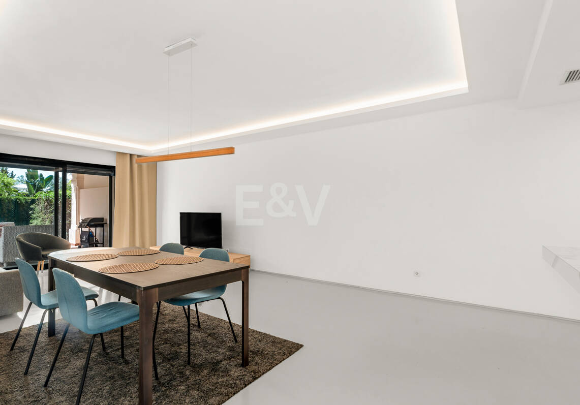 Uroczy ogród Apartament z bezpośrednim dostępem do basenu w Gated Wspólnoty