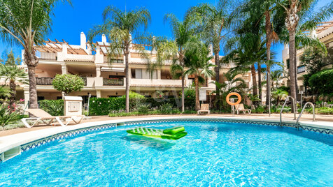 Apartamento con acceso directo a la piscina