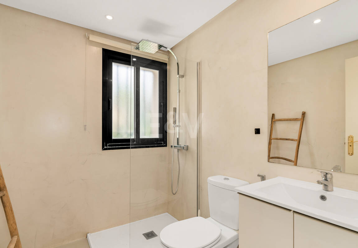 Charming Garden Apartment with Direct Pool Access in Gated Community