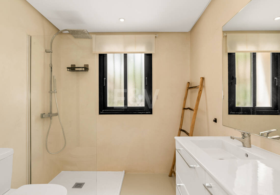 Uroczy ogród Apartament z bezpośrednim dostępem do basenu w Gated Wspólnoty