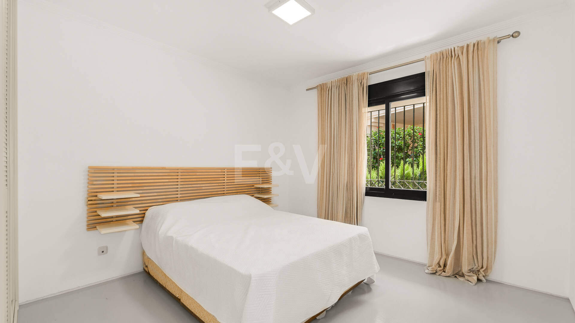 Charming Garden Apartment with Direct Pool Access in Gated Community