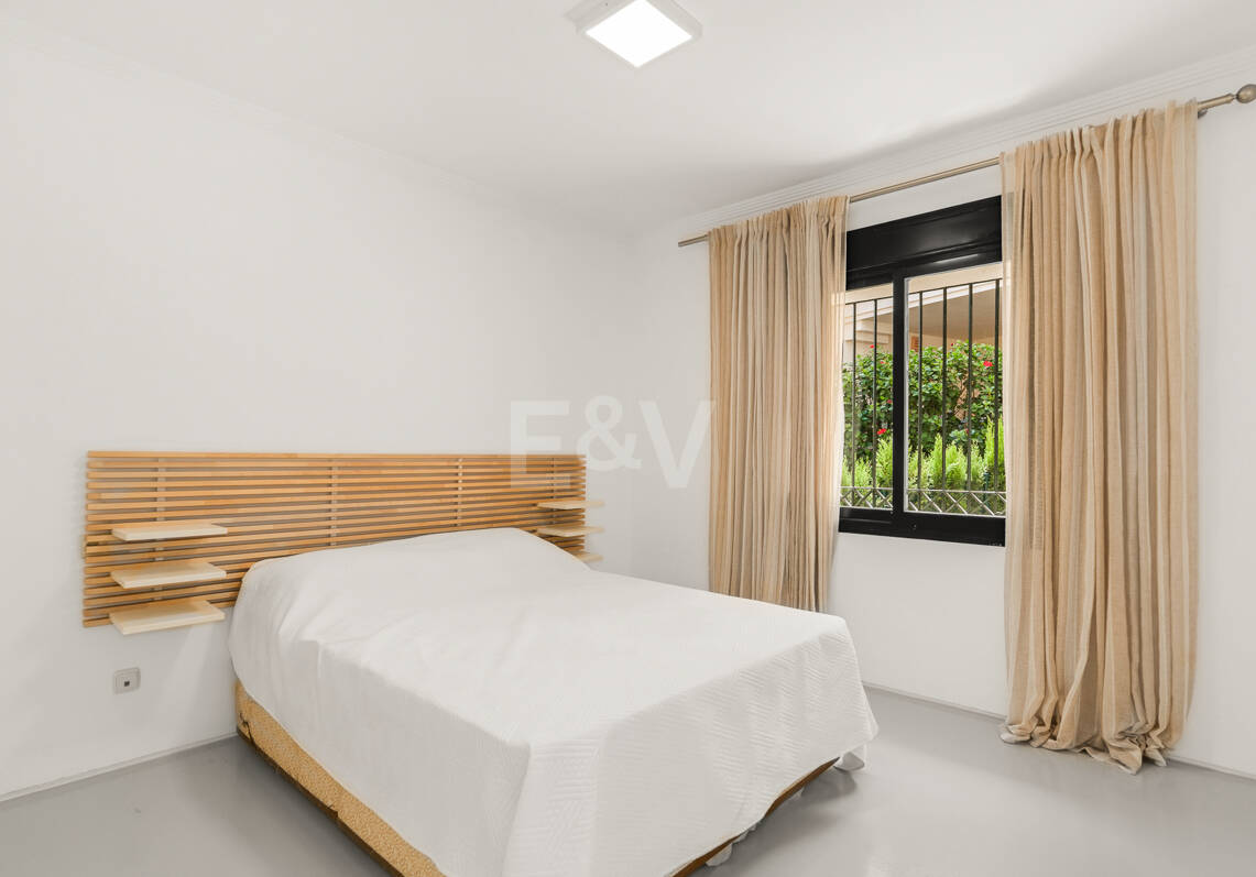 Uroczy ogród Apartament z bezpośrednim dostępem do basenu w Gated Wspólnoty