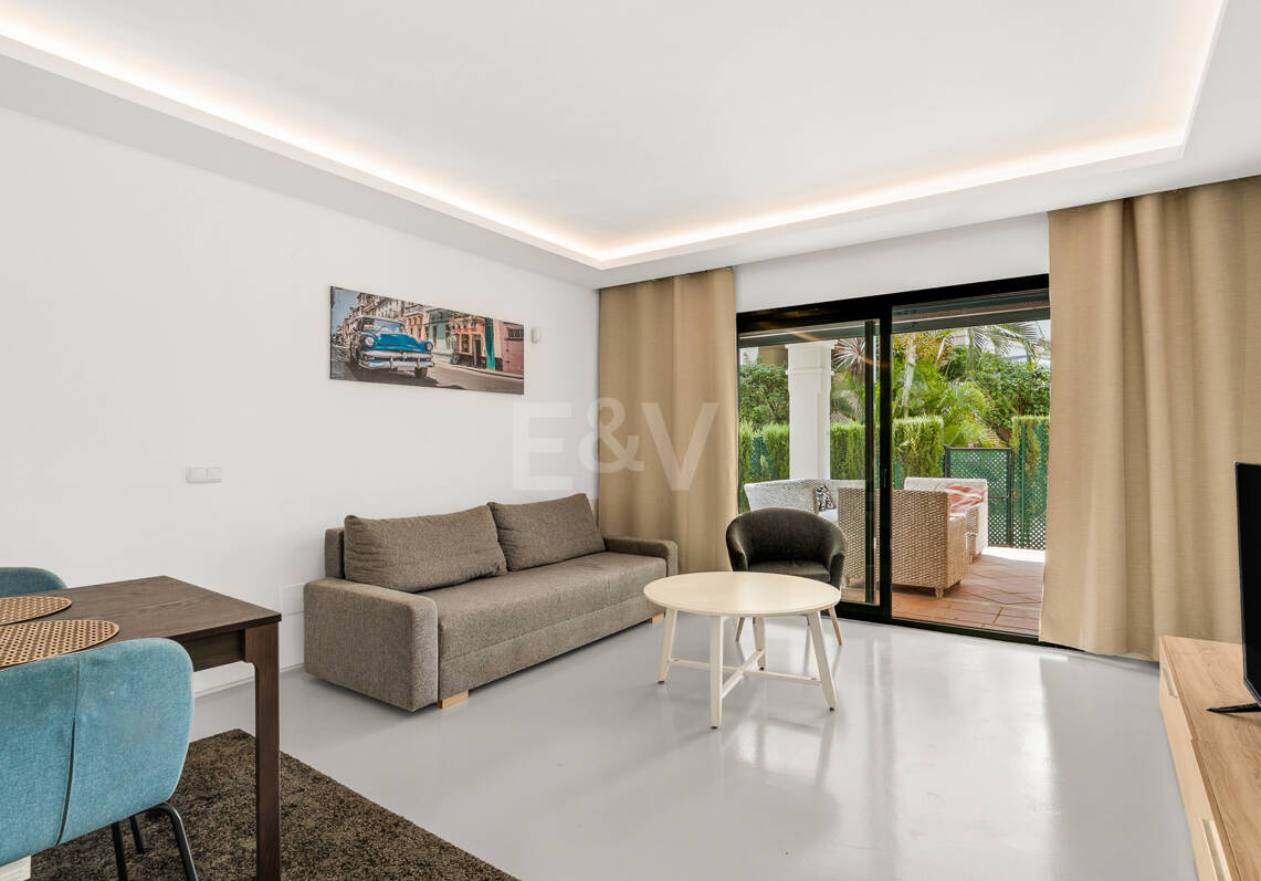 Uroczy ogród Apartament z bezpośrednim dostępem do basenu w Gated Wspólnoty