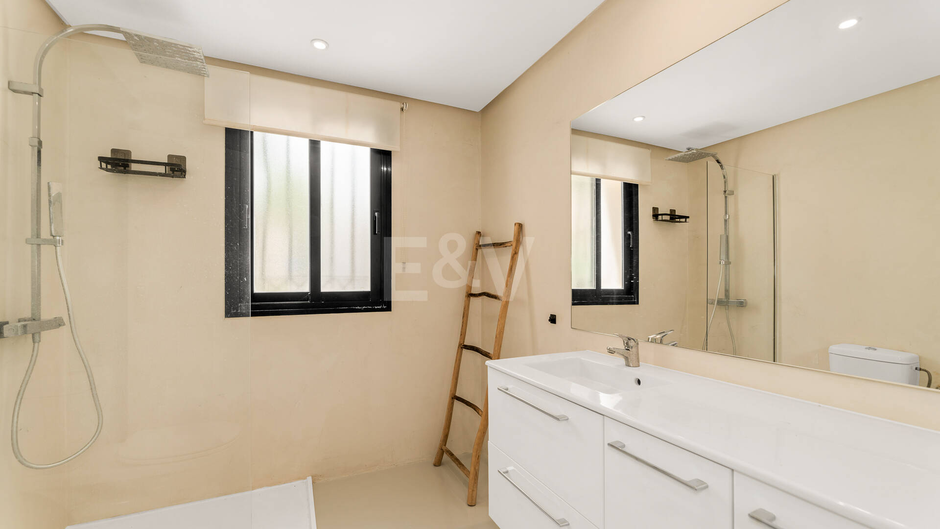 Charming Garden Apartment with Direct Pool Access in Gated Community