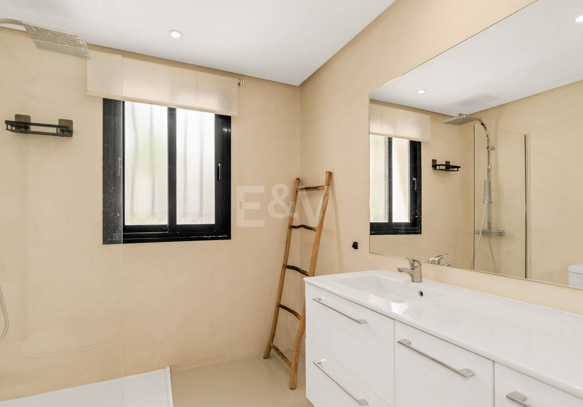 Uroczy ogród Apartament z bezpośrednim dostępem do basenu w Gated Wspólnoty